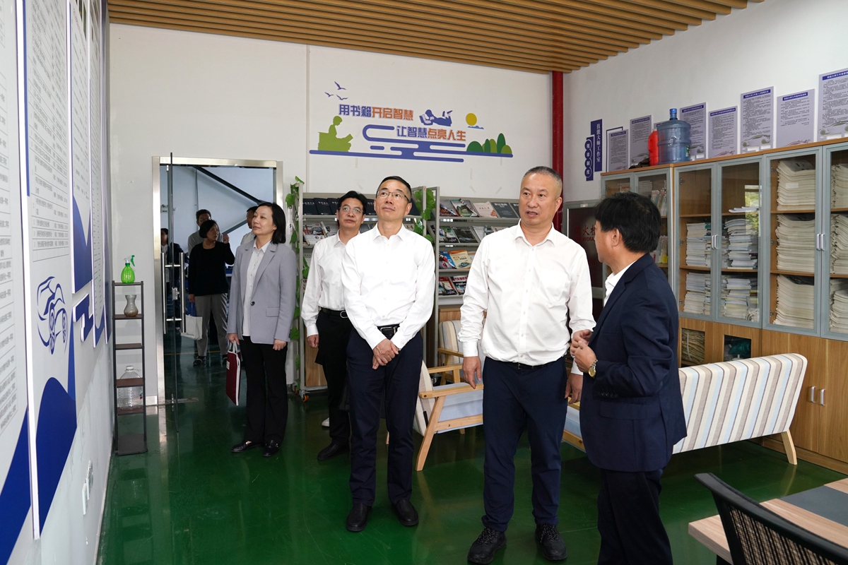 20241009市國(guó)資委黨委書記、主任陳文榮調(diào)研嘉興市交通學(xué)校，右起吳曉斌、陳文榮、柏衛(wèi)東、朱建華、李利（李阿梅 攝）.jpg