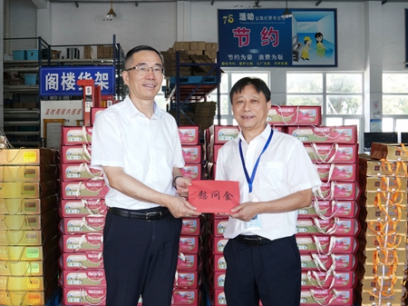 【20240906】集團領導慰問交通學校教師，柏衛(wèi)東（左）吳曉斌（右）（李阿梅攝）.jpg
